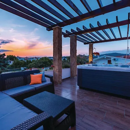 Lovely In With Jacuzzi Ferienhaus Rogoznica (Sibenik-Knin)
