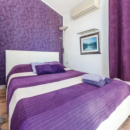 Lovely In With Jacuzzi Ferienhaus *