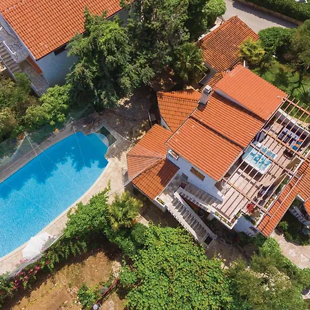 Lovely In With Jacuzzi Ferienhaus *