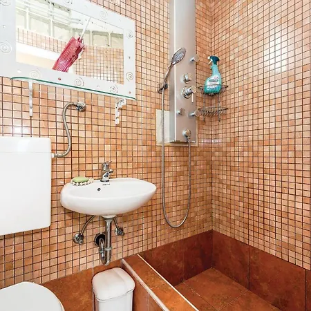 Lovely In With Jacuzzi Ferienhaus *